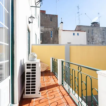 Flh Sao Bento With Balcony דירה