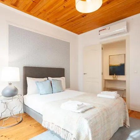 Flh Sao Bento With Balcony Apartment